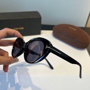 😎💕Tom Ford Cateyes Sunglasses Black Frame Gold T Detail